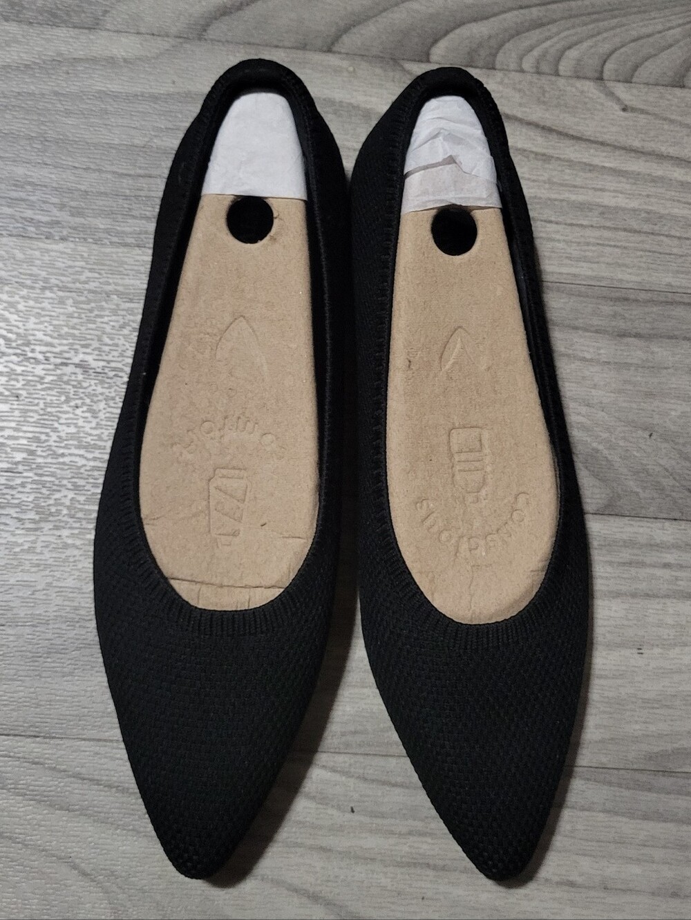 NWOB Vivaia Black Pointed Toe Flats